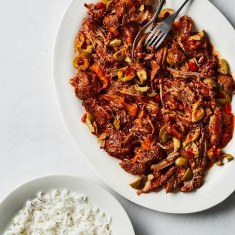 Varkensvlees uit de slowcooker met paprika en olijven